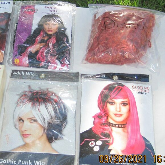 Bundle of 6 Halloween/costume wigs - Picture 3 of 9